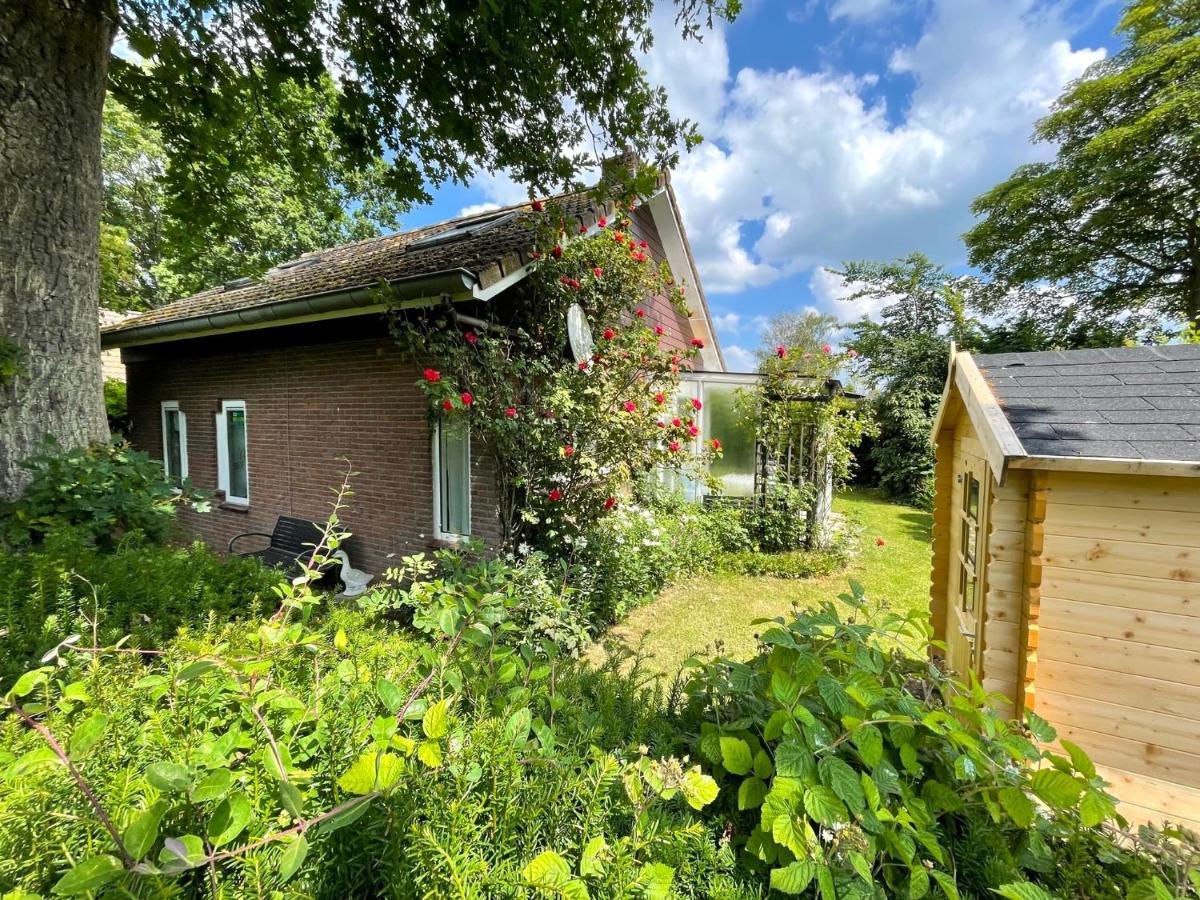 Rustig Gelegen Vakantiebungalow Kortgene Exterior photo